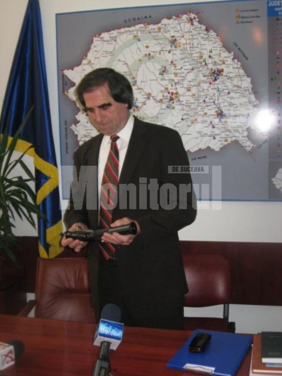 De la cuțit la glonț: Pistoale împărțite printre veterinari, pentru sacrificarea porcilor din gospodării