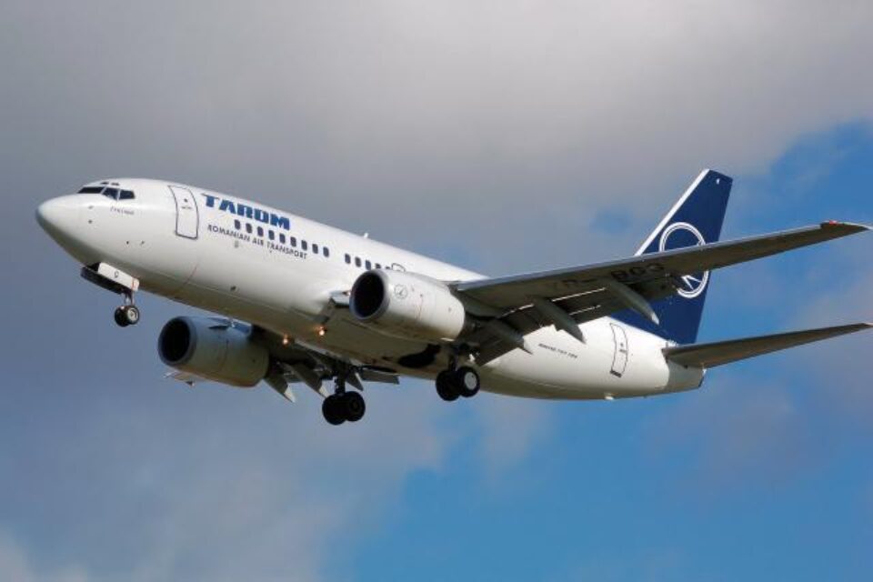 O aeronavă Tarom București - Iași a ratat prima aterizare, ajungând pe pistă din a doua încercare