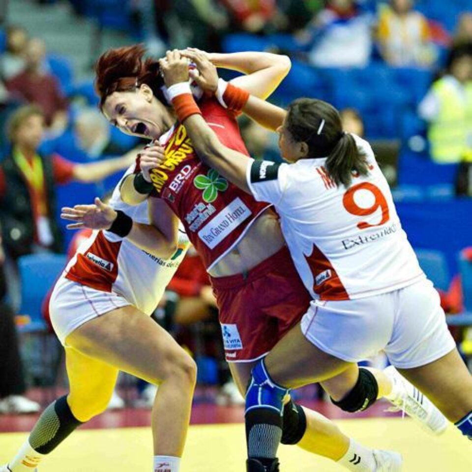 România a obținut o primă victorie la Campionatul European de handbal feminin