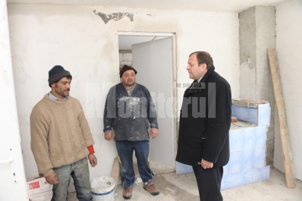 Reconstrucție: Șase familii de sinistrați din Sucevița s-au mutat în locuințe noi
