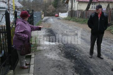 Locatarii de pe strada Luca Arbore sunt indignați de modul cum a fost făcută asfaltarea