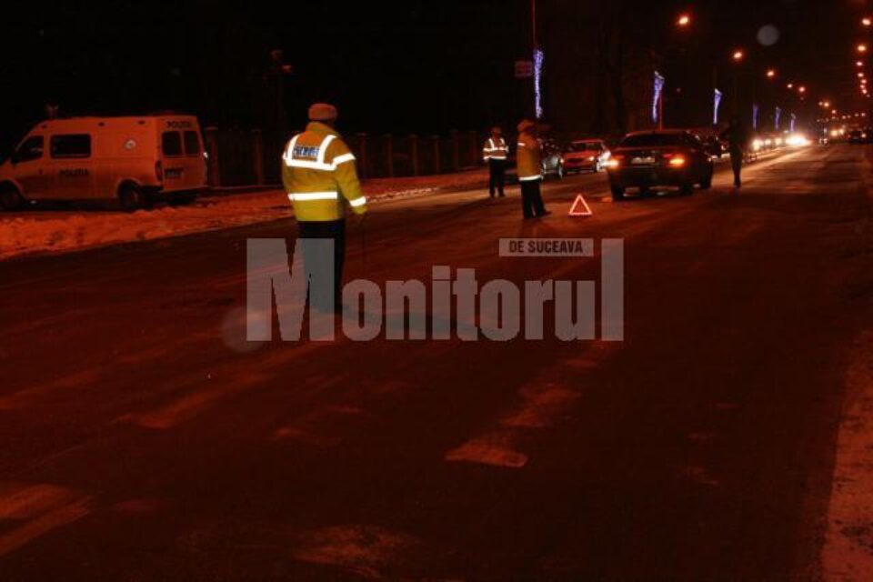 Accidentul s-a petrecut aseară, pe trecerea de pietoni din fața IPJ Suceava Accidentul s-a petrecut aseară, pe trecerea de pietoni din fața IPJ Suceava