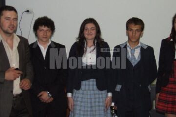 Reprezentanții firmei au prezentat inițial mai multe uniforme de o calitate foarte bună și la un preț avantajos