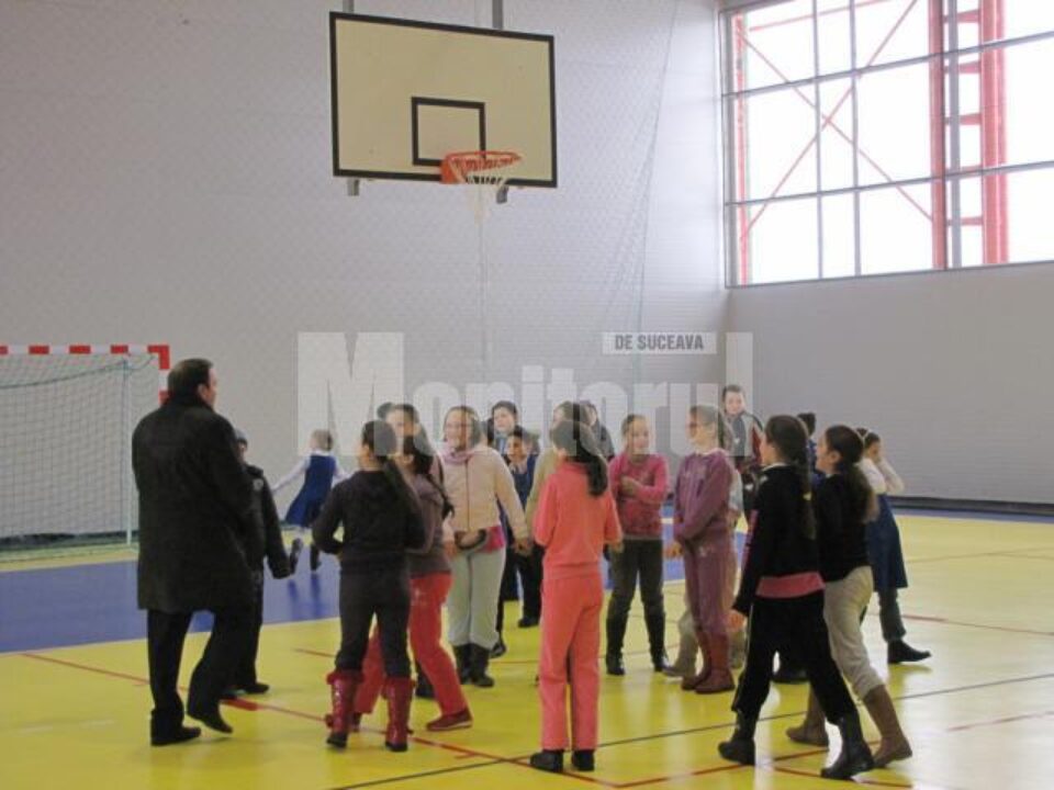 Sala de sport va fi folosită de elevii școlii din Bosanci