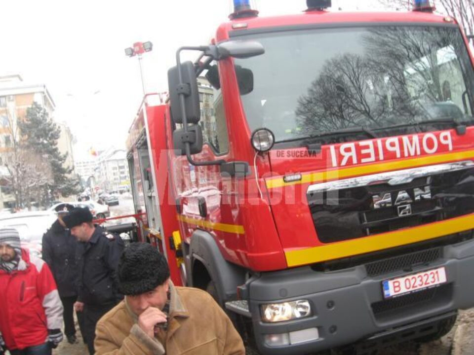 Dotări: ISU a primit de la Consiliul Județean două autospeciale de descarcerare