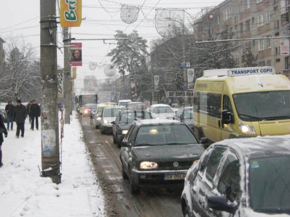 Traficul a fost ieri paralizat pe principala arteră de circulație a Sucevei