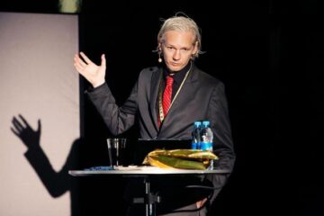 Julian Assange, desemnat "starul rock al anului" de ediția italiană a revistei Rolling Stone
