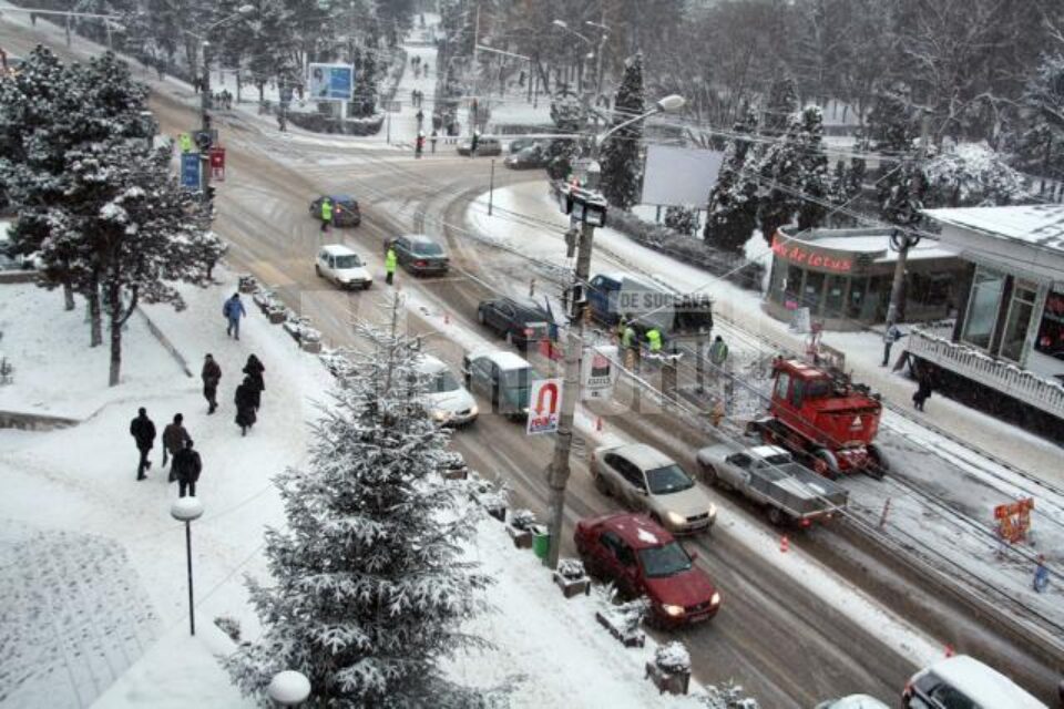 Doua benzi de circulatie, blocate de lucrarile la conductele de apa si canalizare