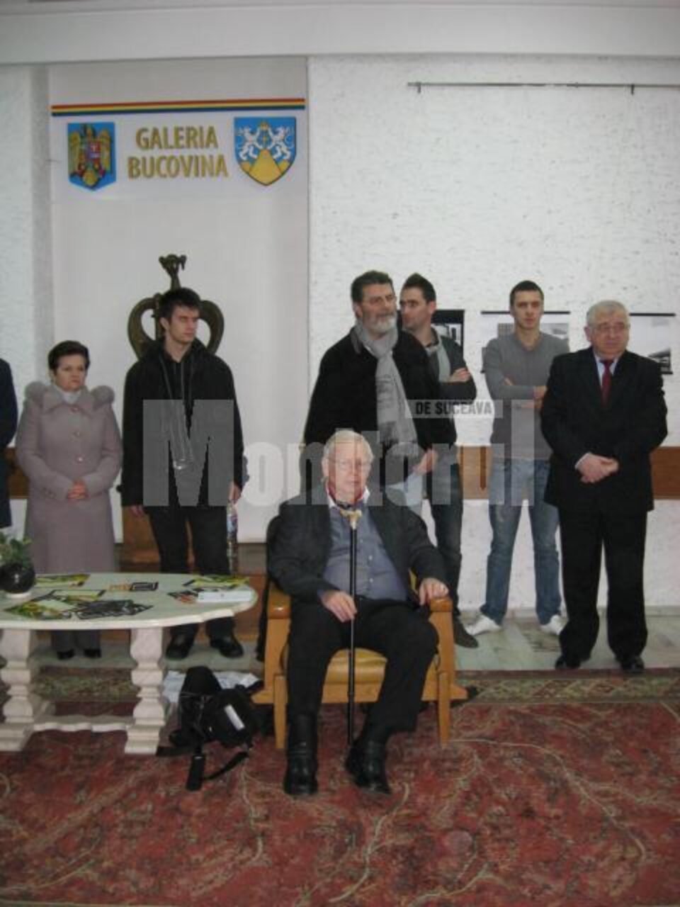 Artistul fotograf Ștefan Petrescu la vernisajul expoziției dedicate Revoluției române