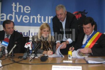 Proiectele au fost semnate de Elena Udrea și primarul din Câmpulung Moldovenesc, Gabriel Șerban