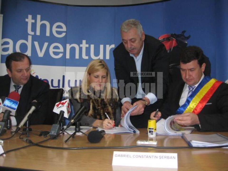 Proiectele au fost semnate de Elena Udrea și primarul din Câmpulung Moldovenesc, Gabriel Șerban