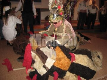 Datini și obiceiuri de Anul Nou, „Jocul ursului”