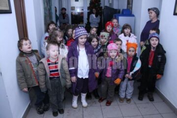 Redacția „Monitorul de Suceava”: Miniconcert de colinde susținut de preșcolarii de la „Așchiuță”