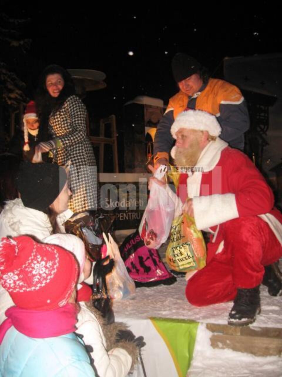 Mos Crăciun a împărțit daruri celor mai mici dintre suceveni