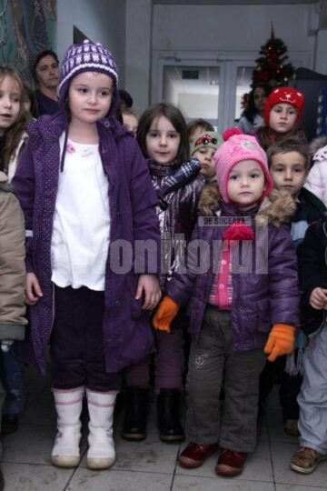 Redacția Monitorul de Suceava: Miniconcert de colinde susținut de preșcolarii de la „Așchiuță”