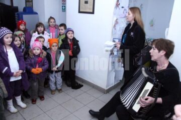 Redacția Monitorul de Suceava: Miniconcert de colinde susținut de preșcolarii de la „Așchiuță”