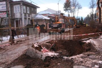 Una dintre cele mai “chinuite” străzi din Suceava, Alexandru cel Bun, intră de astăzi în reparații