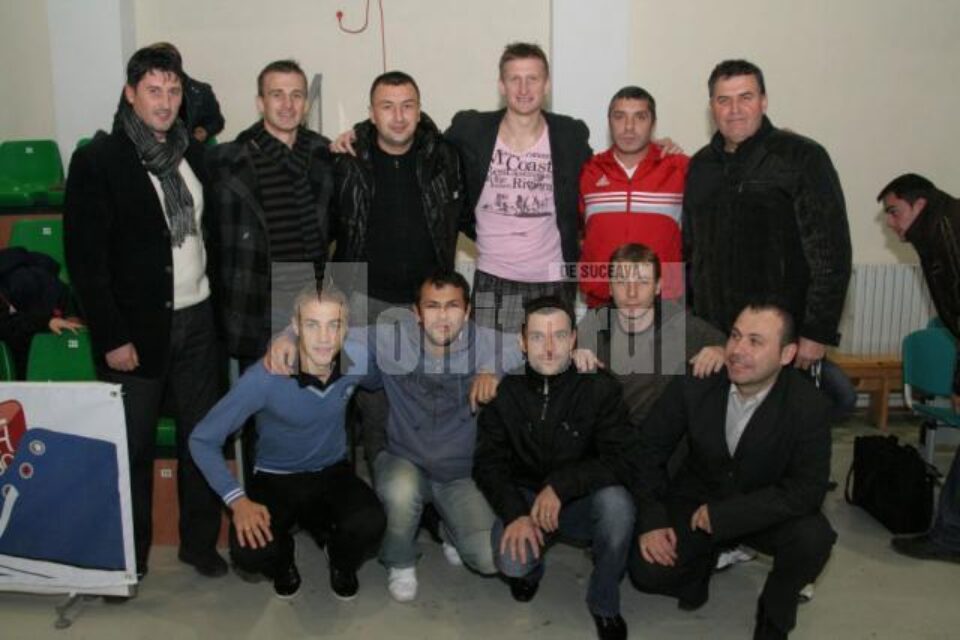 Fostele glorii sucevene s-au mai confruntat într-un meci demonstrativ și în urmă cu doi ani Fostele glorii sucevene s-au mai confruntat într-un meci demonstrativ și în urmă cu doi ani