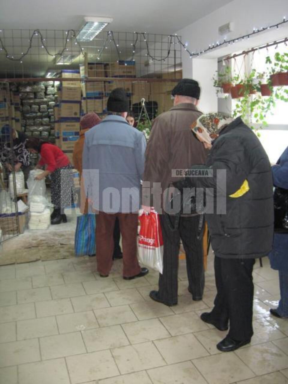 Cozi pentru laptele praf distribuit la Primăria Burdujeni