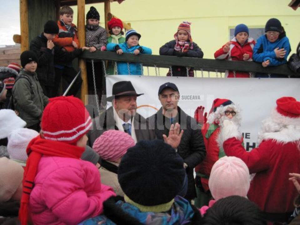 Un nou spațiu de joacă a fost inaugurat ieri în cartierul Obor din Rădăuți