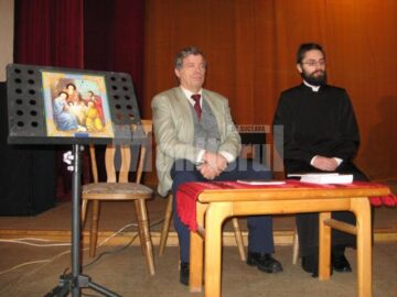 Prof. univ. dr. Mihai Lazăr și autorul monografiei, pr. Justinian-Remus A. Cojocar