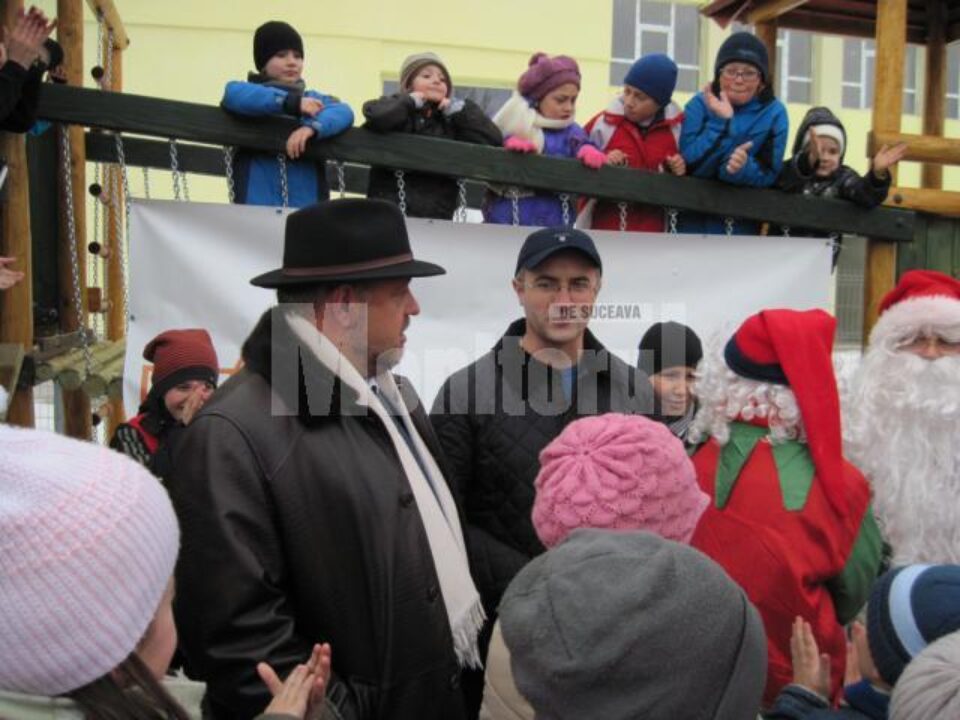 Rădăuți: Schweighofer Holzindustrie a inaugurat un spațiu de joacă în cartierul Obor
