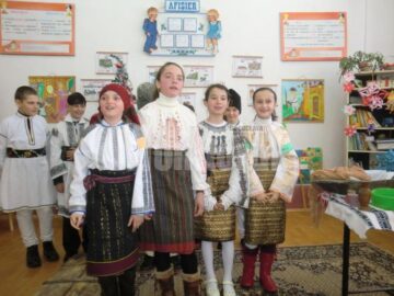 Moș Crăciun franco-roman pentru copiii din Iacobești