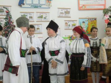 Moș Crăciun franco-roman pentru copiii din Iacobești