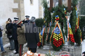Eveniment: Colinde la comemorarea eroilor Revoluției din decembrie