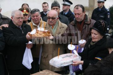 Eveniment: Colinde la comemorarea eroilor Revoluției din decembrie
