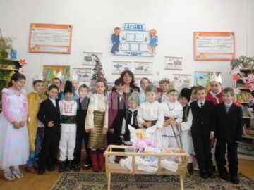 Moș Crăciun franco-roman pentru copiii din Iacobești