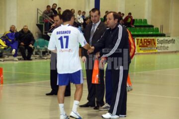 Meci vedetă: Crema fotbalului sucevean a făcut spectacol în sala LPS