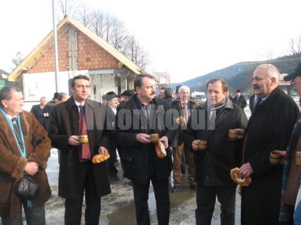 La spectacolul de colinde au participat președintele Consiliului Județean Suceava, Gheorghe Flutur, vicepreședintele Vasile Ilie, precum și numeroși șefi de instituții sucevene