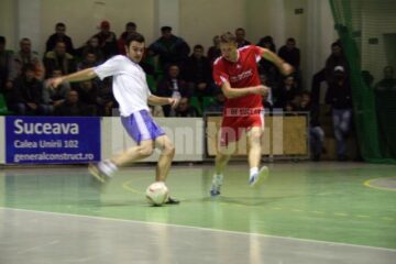 Meci vedetă: Crema fotbalului sucevean a făcut spectacol în sala LPS