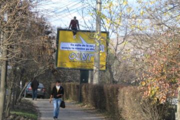 Publicitatea stradală va fi interzisă în parcuri, pe clădirile publice și pe copaci