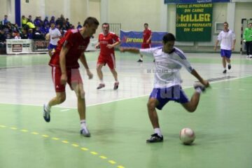 Meci vedetă: Crema fotbalului sucevean a făcut spectacol în sala LPS