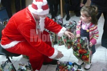 Moș Crăciun a venit ieri la copiii angajaților Inspectoratului de Jandarmi Județean Suceava