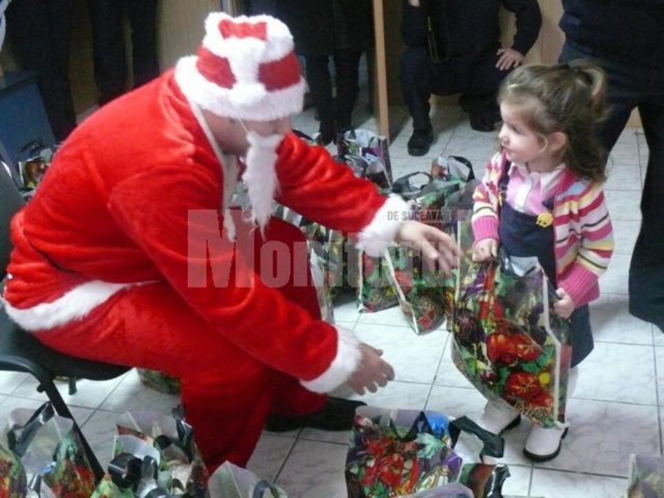 Moș Crăciun a venit ieri la copiii angajaților Inspectoratului de Jandarmi Județean Suceava