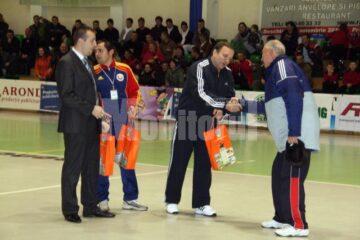 Meci vedetă: Crema fotbalului sucevean a făcut spectacol în sala LPS