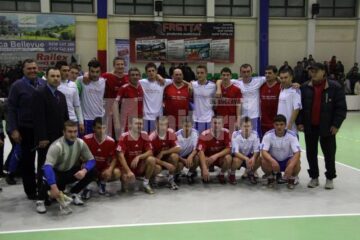 Meci vedetă: Crema fotbalului sucevean a făcut spectacol în sala LPS