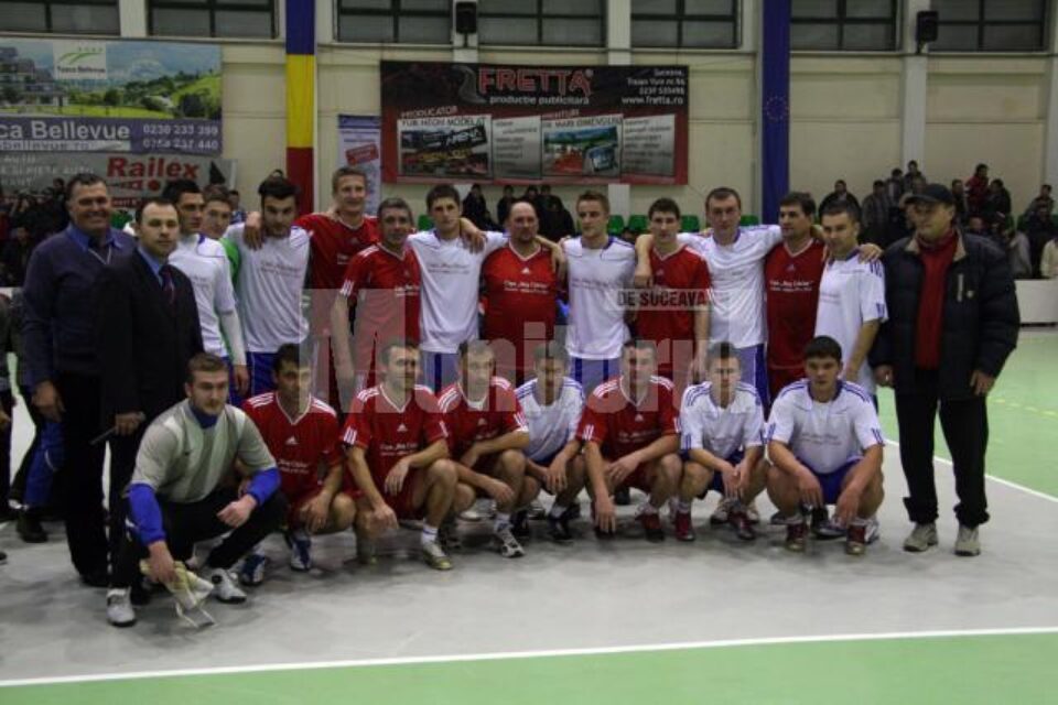 Meci vedetă: Crema fotbalului sucevean a făcut spectacol în sala LPS