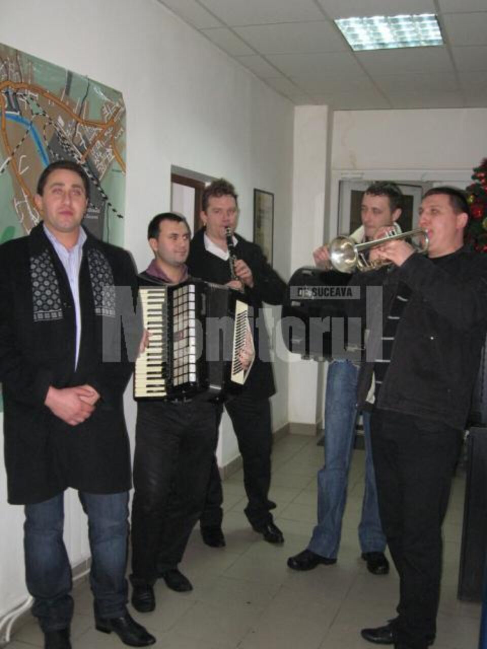 Alexandru Recolciuc și „Cetina”, cu colinda la Monitorul de Suceava