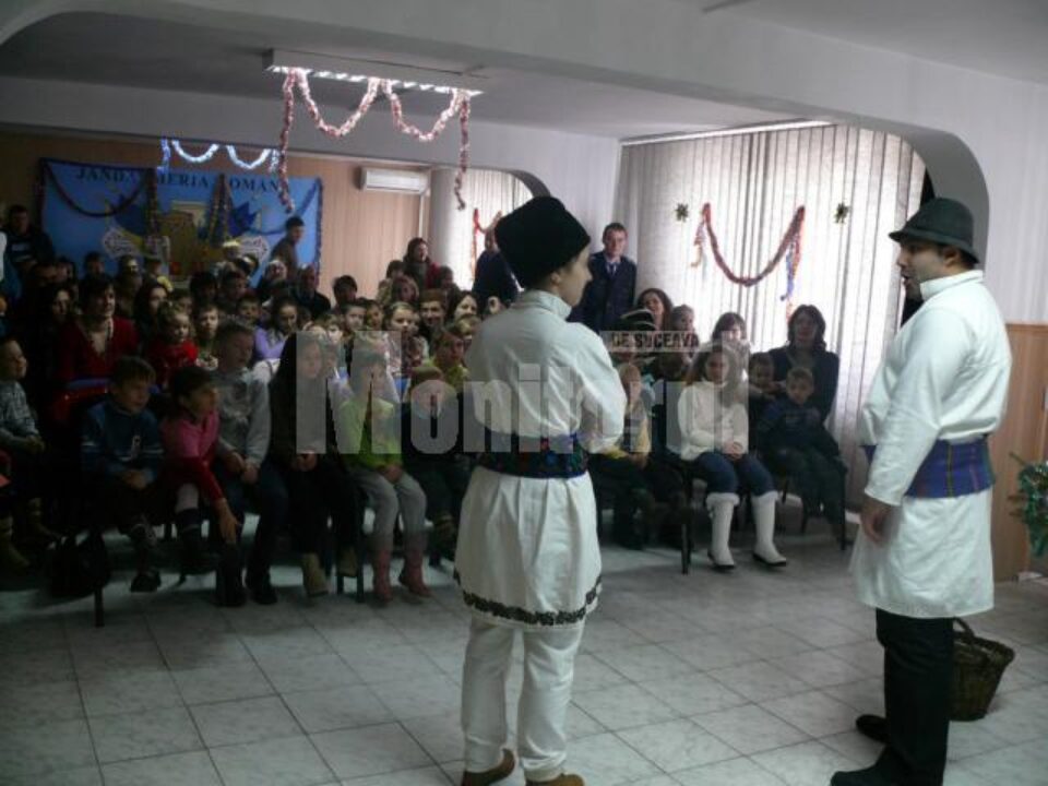 Sărbătoare: Moș Crăciun, la copiii jandarmilor