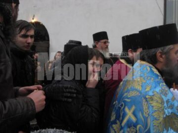 Lacrimi și durere fără margini