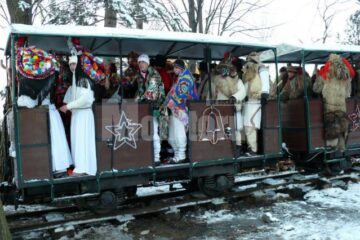 Parada măștilor și tradițiilor de Anul Nou, la Gura Humorului