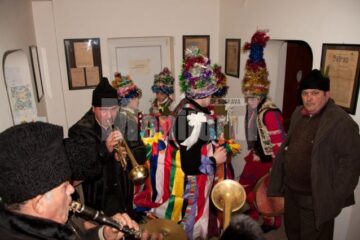 Grupul din Fântânele împreună cu instructorul Gheorghe Scutariu