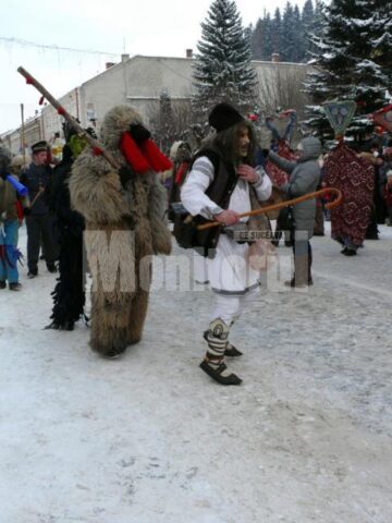 Vatra Dornei: Festivalul Național „Porniți plugul, Feți Frumoși!”