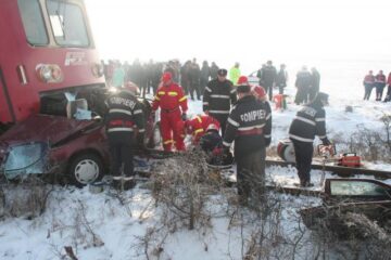 Cele patru persoane - o femeie și trei bărbați - aflate în mașina lovită de tren au fost găsite decedate. Foto: Monitorul de Botoșani