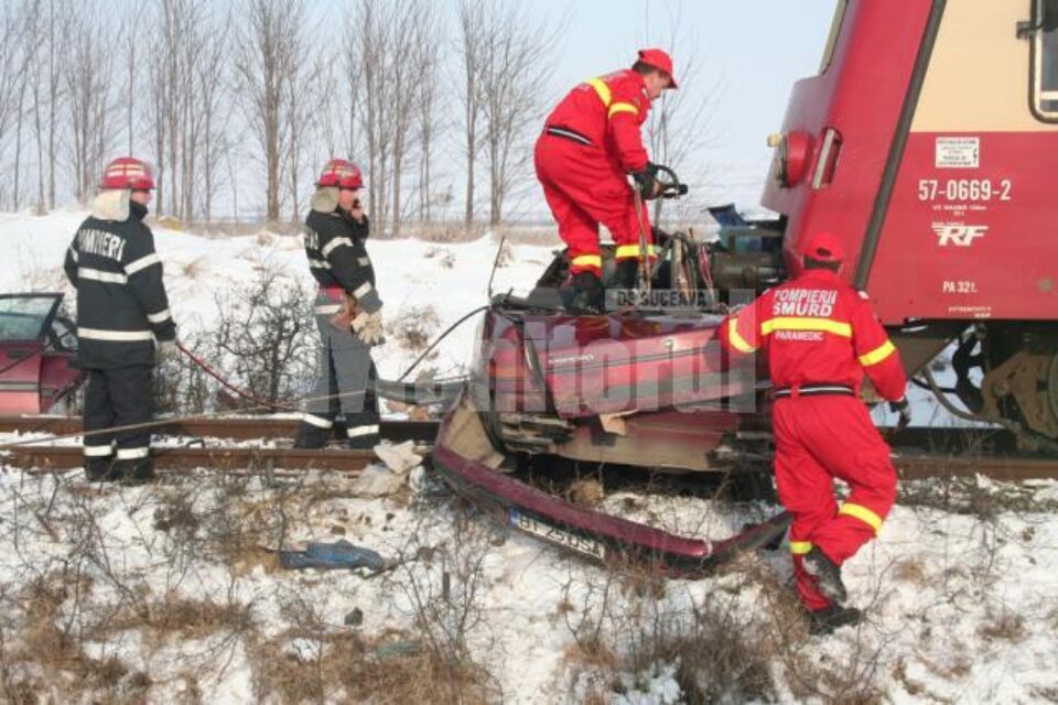 Cele patru persoane - o femeie și trei bărbați - aflate în mașina lovită de tren au fost găsite decedate. Foto: Monitorul de Botoșani