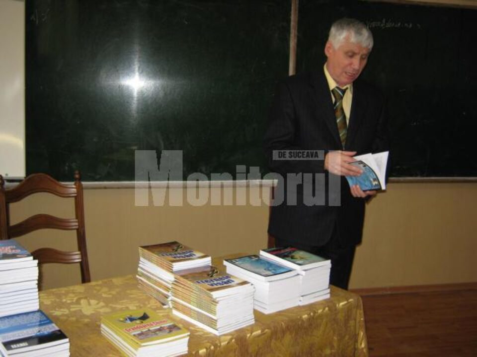 Scriitorul Viorel Darie vorbind despre cărțile sale Scriitorul Viorel Darie vorbind despre cărțile sale